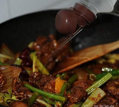 干锅牛蛙的做法