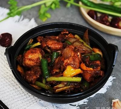 干锅牛蛙的做法