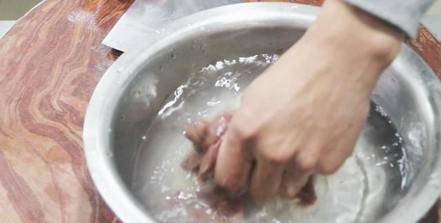 厨师长分享“土匪猪肝”做法，香辣过瘾，每次客人过来都要点一盘