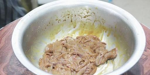 厨师长分享“土匪猪肝”做法，香辣过瘾，每次客人过来都要点一盘