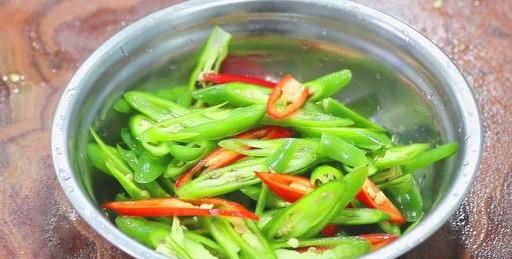 厨师长分享“土匪猪肝”做法，香辣过瘾，每次客人过来都要点一盘