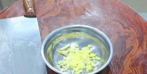 厨师长分享“土匪猪肝”做法，香辣过瘾，每次客人过来都要点一盘