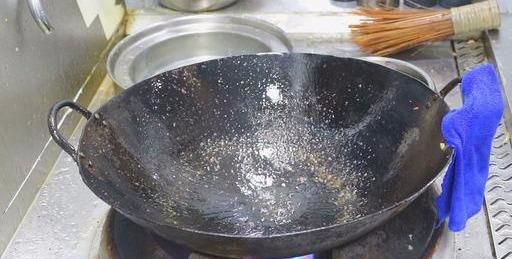 厨师长分享“土匪猪肝”做法，香辣过瘾，每次客人过来都要点一盘