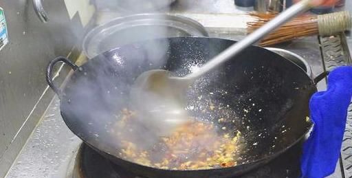 厨师长分享“土匪猪肝”做法，香辣过瘾，每次客人过来都要点一盘