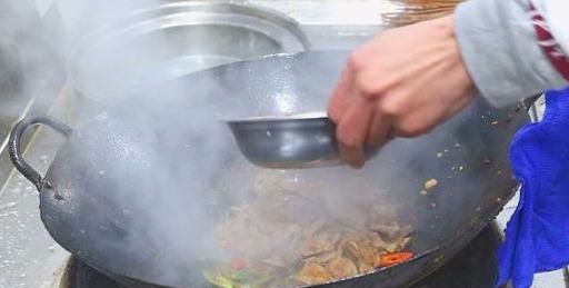 厨师长分享“土匪猪肝”做法，香辣过瘾，每次客人过来都要点一盘