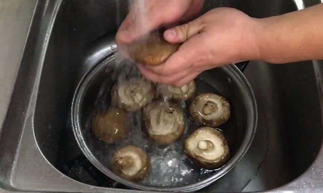 怎么炒香菇好吃图2