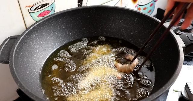 想吃香辣虾不用出去吃，方法教你在家做，味道和饭店的一样好吃