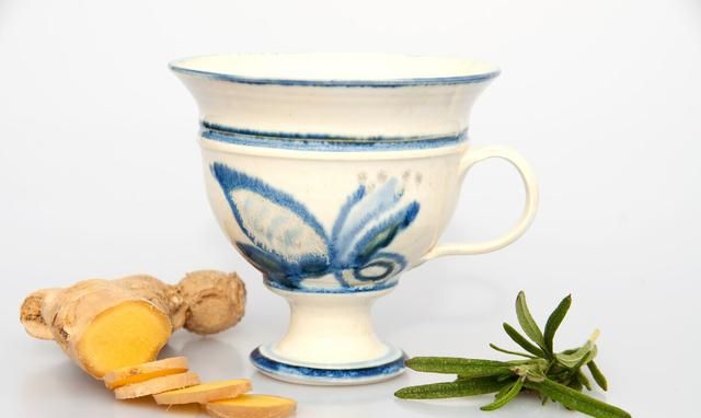 迷迭香姜茶：老中医一年四季都在喝的养肝茶，拯救头痛，告别落枕