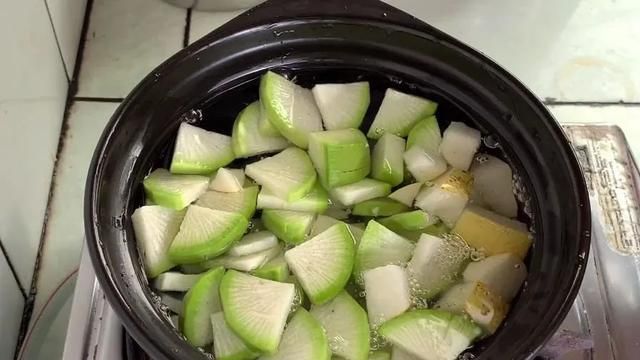 冬天，萝卜和“雪梨”一起煮，清肺化痰，增强免疫，医生在悄悄吃