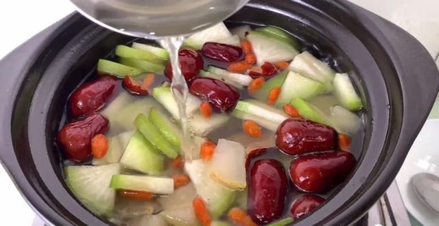 冬天，萝卜和“雪梨”一起煮，清肺化痰，增强免疫，医生在悄悄吃