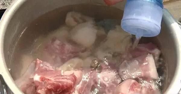居民家中突发巨响，竟是这种常见的锅发生爆炸……