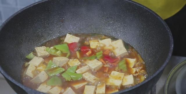 麻辣豆腐怎样做才好吃？大厨分享家常做法，香辣开胃，超级下饭