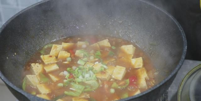 麻辣豆腐怎样做才好吃？大厨分享家常做法，香辣开胃，超级下饭