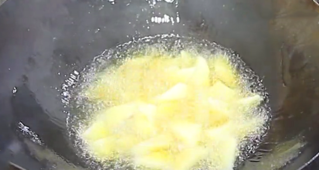 红烧土豆怎样做才更入味？不如试试这个方法，简单营养又美味