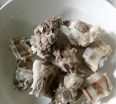 黄豆海带排骨汤的做法