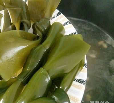 黄豆海带排骨汤的做法