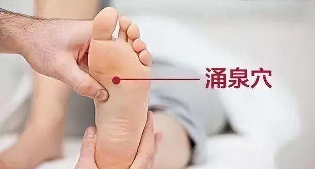 硬板床能治腰椎间盘突出？当心越睡越突出