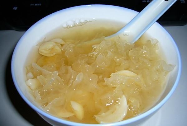 养生佳品--银耳莲子羹- 润肠通便、润肺止咳