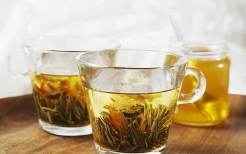 请问普洱茶的功效有哪些(普洱茶的功效与作用对肝脏的影响)