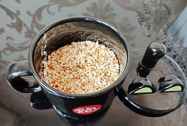 春天爱上火，大米炒熟了泡水当茶喝，好多人不知道有啥用