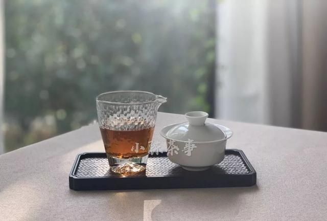喝茶要讲究，不论普洱茶、白茶、红茶、武夷岩茶，无一例外