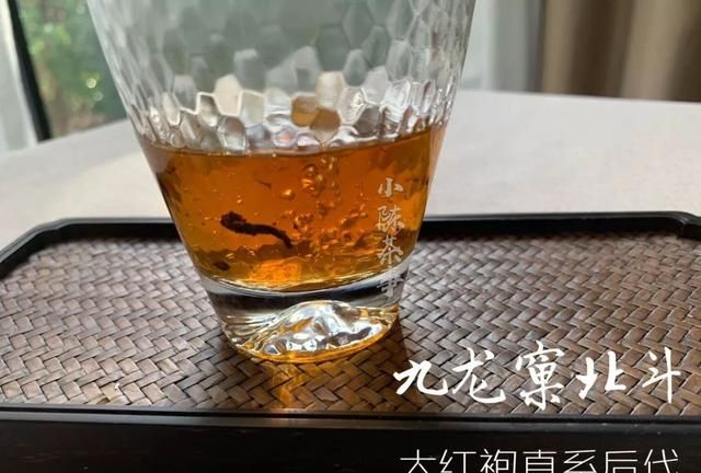 喝茶要讲究，不论普洱茶、白茶、红茶、武夷岩茶，无一例外