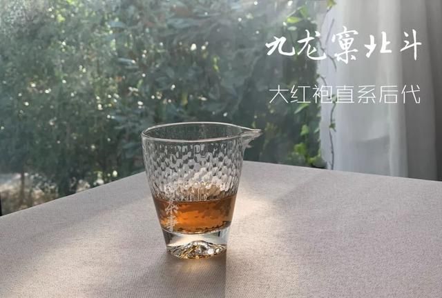 喝茶要讲究，不论普洱茶、白茶、红茶、武夷岩茶，无一例外