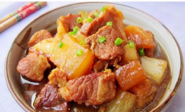 炖肉时，放什么料很关键，多加3种料，炖好的肉香气扑鼻，好吃