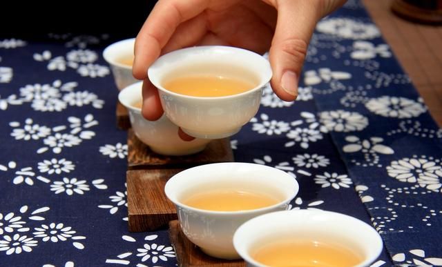 脂肪肝应该多喝茶！红茶、绿茶、乌龙茶怎么选呢？文章有答案