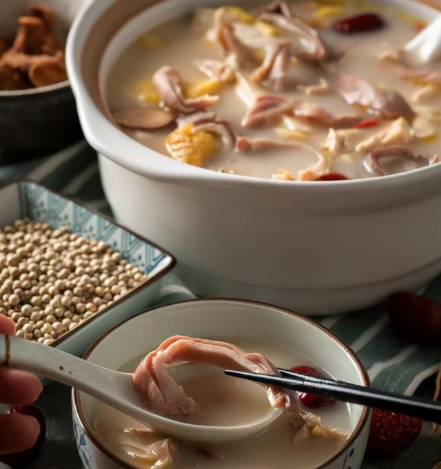 阳春砂仁，煲一碗汤，化湿健脾