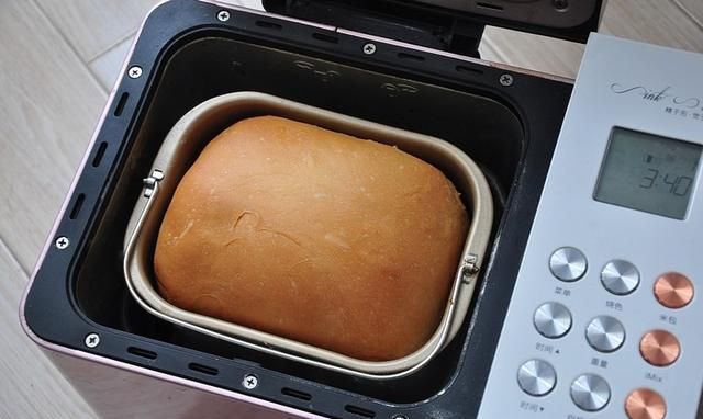别用电饭锅做面包了，还是面包机比较靠谱，配方用对，你就成功了