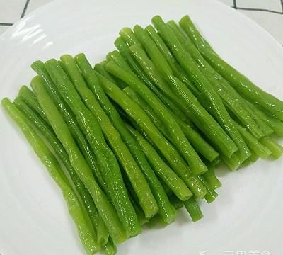 敲好吃的凉拌豆角，夏天没吃它你就OUT了