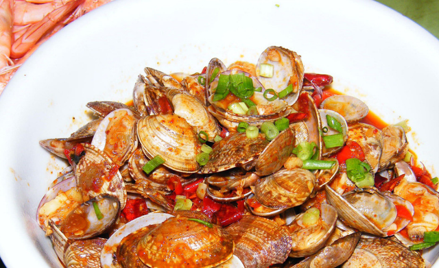 海鲜这种做法，广东人最喜欢，汤鲜味美，满满一大锅，超过瘾