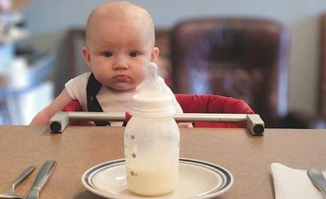 宝宝长大了奶粉该怎么喝？建议“该断就断”，既省钱又对娃身体好