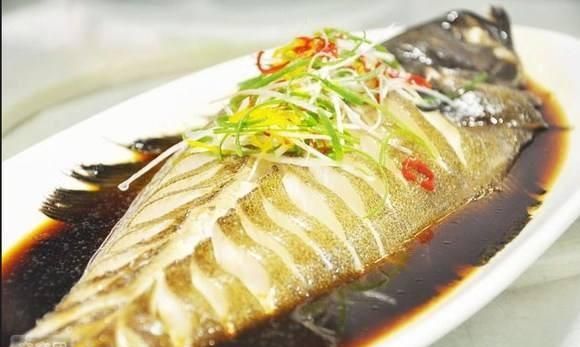 清蒸鲽鱼怎么做好吃呢(清蒸鲽鱼蒸多长时间)图1