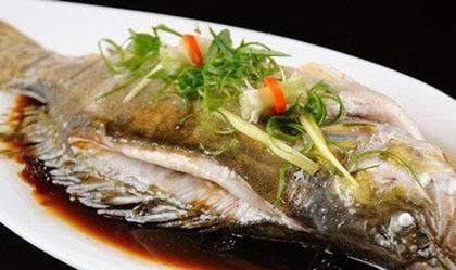 清蒸鲽鱼怎么做好吃呢(清蒸鲽鱼蒸多长时间)图2