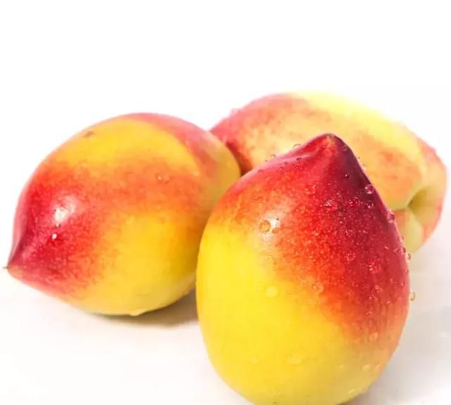 油桃有哪些营养价值和功效？油桃和毛桃有什么区别？