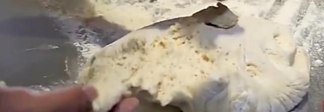 中国美食——天津“小货儿”：蛤蟆吐蜜