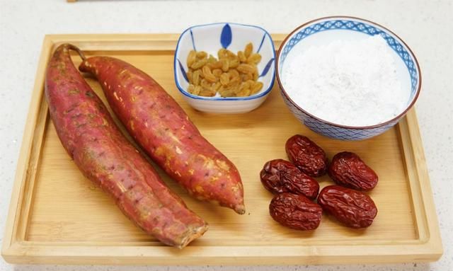 天冷，红薯和红枣是绝配，揉成团蒸一蒸，热量满满，松软香甜