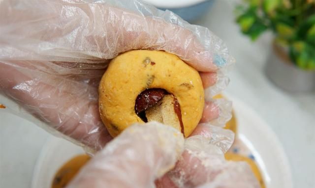 天冷，红薯和红枣是绝配，揉成团蒸一蒸，热量满满，松软香甜