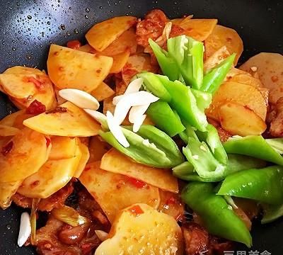 干煸土豆片，超美味的下饭菜