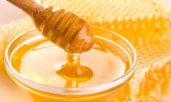 牛津大学研究：用蜂蜜治疗咳嗽和感冒，比抗生素更管用
