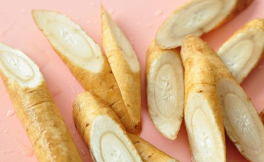 牛蒡与其他食物一起吃比较有营养，一起泡酒功效也会比较好