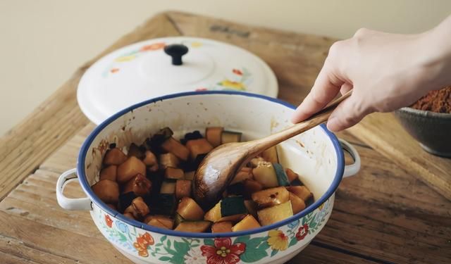 为了健康，别再喝添加剂制成的饮料，教你制作冬瓜茶，解渴又营养