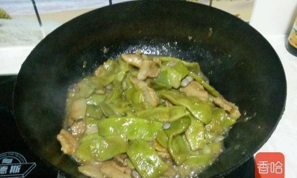 五花肉和豆角一锅炖，香的让你多吃一碗饭，夏天的食欲瞬间被打开
