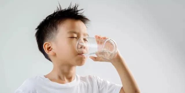 如何正确的喝水减肥图1