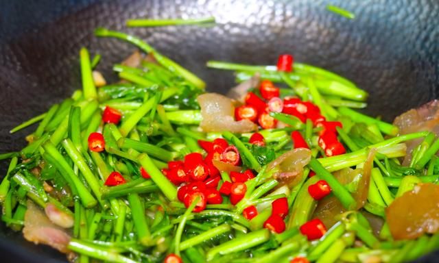 5月，建议少吃豆腐和猪肉，多吃3样，消暑不上火，入夏精神头足