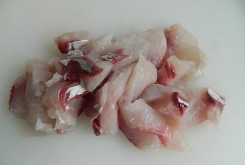 包鱼肉馅饺子，鱼肉处理正确，饺子才能鲜嫩好吃又营养