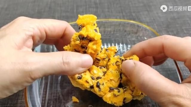 菊花加山楂干泡水喝，老一辈留给我们的土方法，很多人都不知道