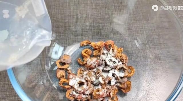 菊花加山楂干泡水喝，老一辈留给我们的土方法，很多人都不知道